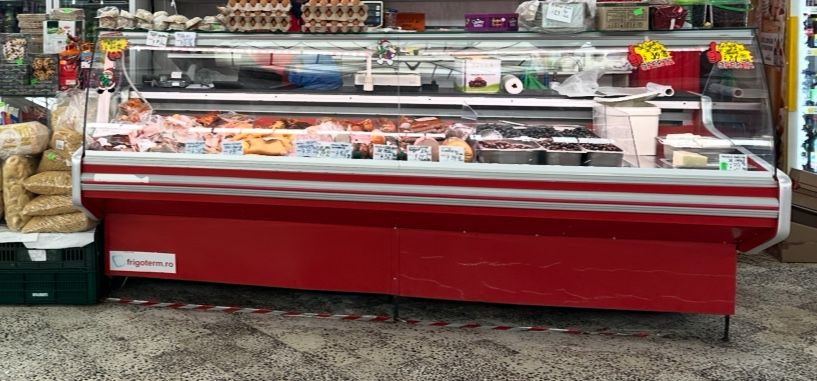 Vitrina frigorifica mezeluri / lactate / carne