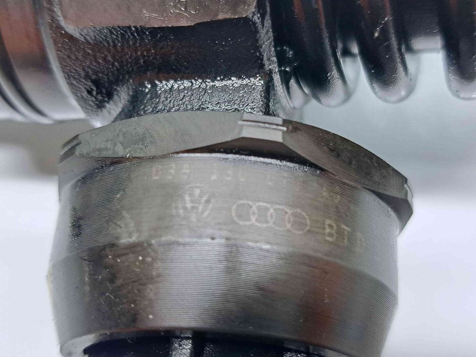 Injector Volkswagen Golf 5 Plus (5M1) [Fabr 2005-2008] 038130073AG 1.9