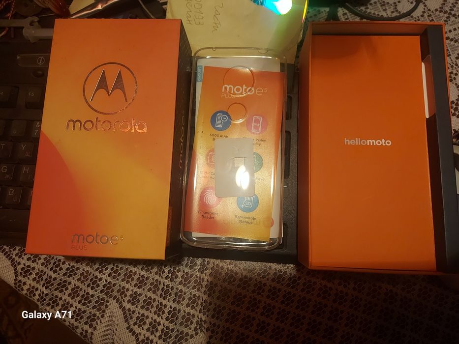 Телефон моторола е5