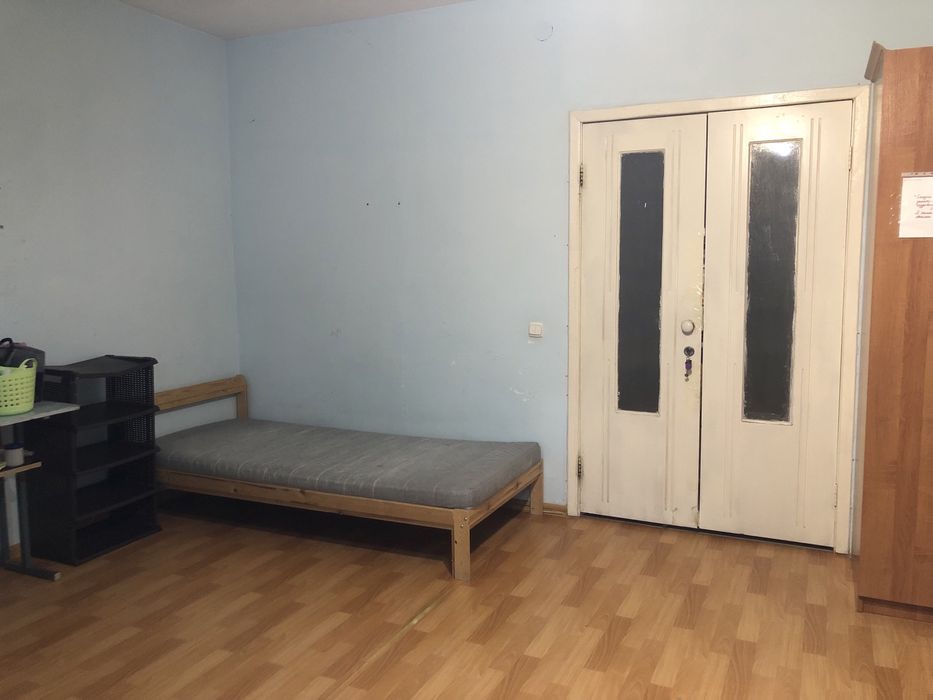 Койка место для одной девушки Левый берен