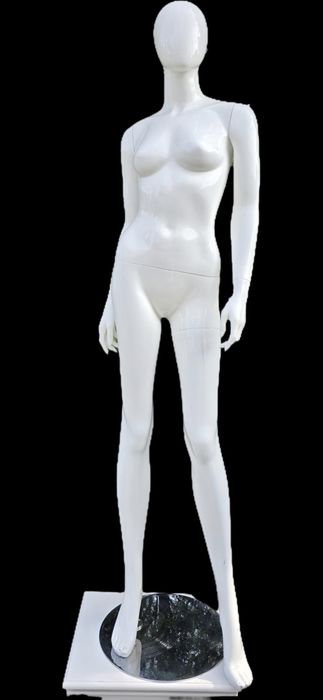 Vând 2 manechini albi din polipropilena (fibră de sticla)