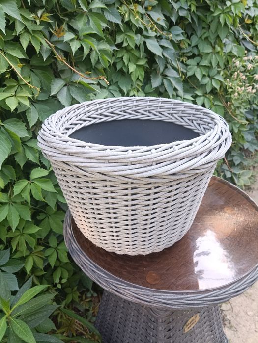 Кашпо из ротанга