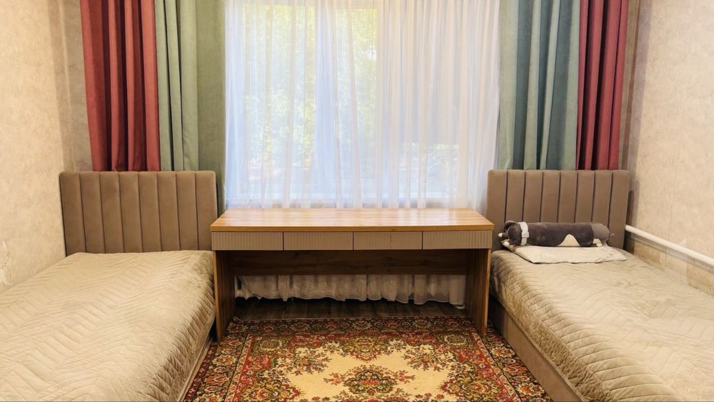 Продам 2 кровати с матрасом размером 90*200