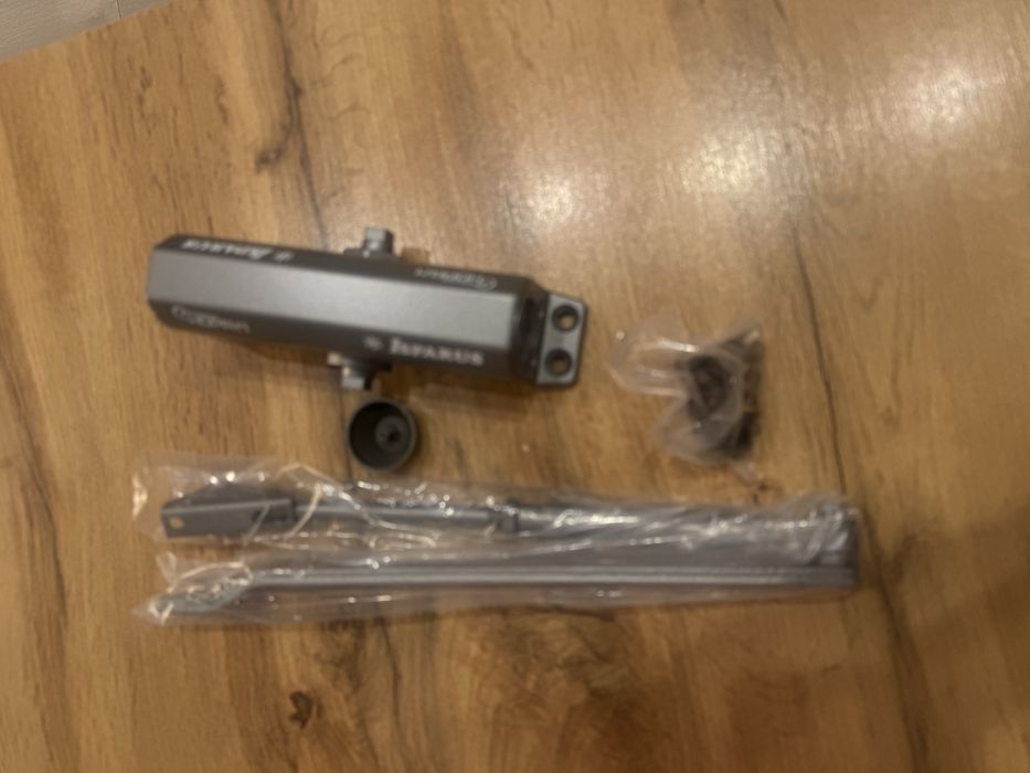 Доводчик дверной новый