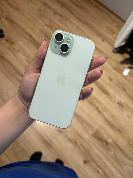 Смарт телефон iPhone 15