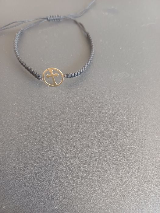 Bratara de aur galben pe șnur