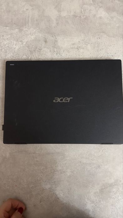 Продам компактный, удобный и  легкий ноутбук для учебы и работы