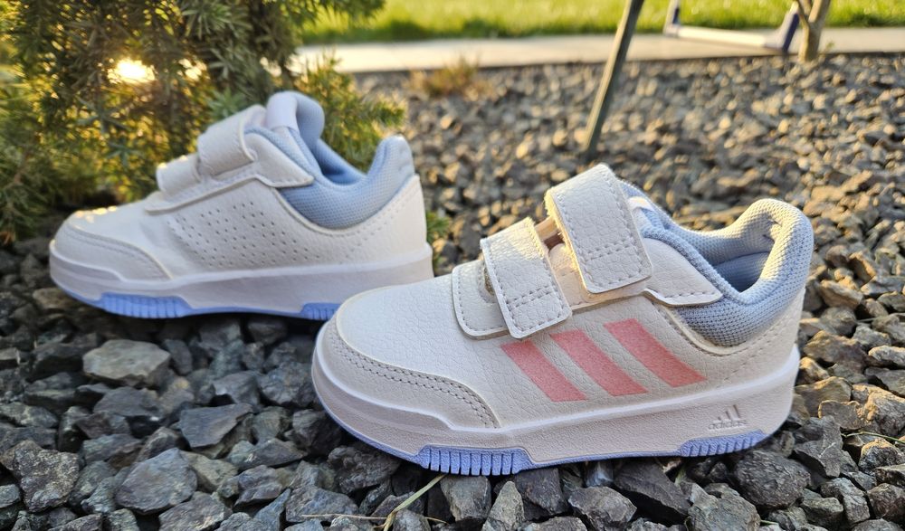 Adidasi fete marimea 23