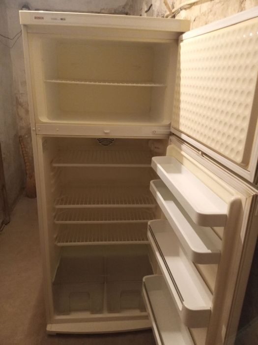 Продается холодильник рабочем состоянии все комплекте йест