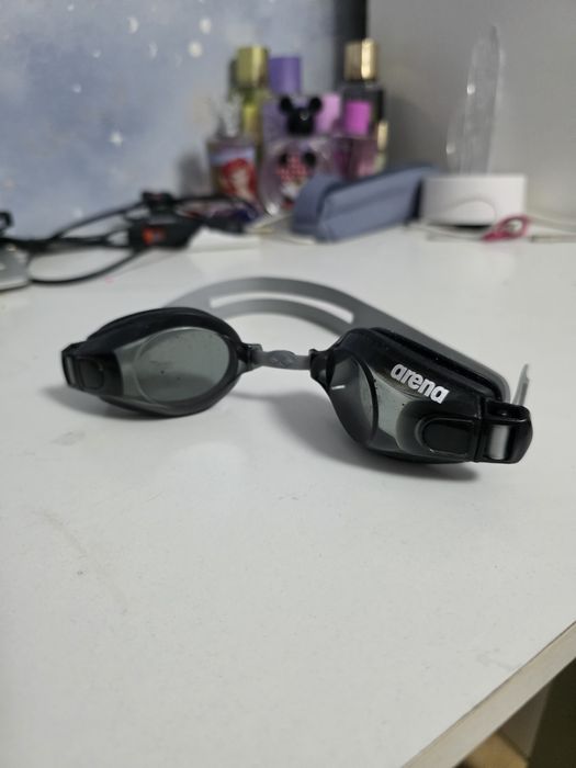 Очки и шапочки для плавания