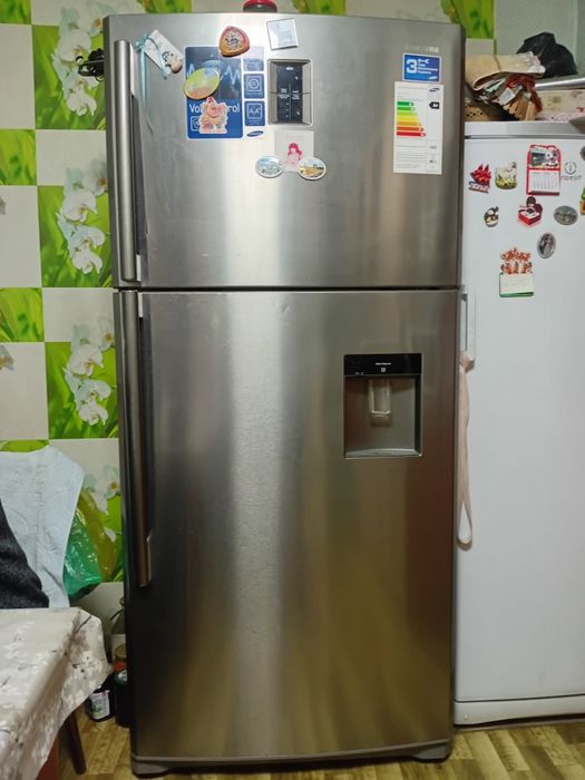 Холодильник Samsung