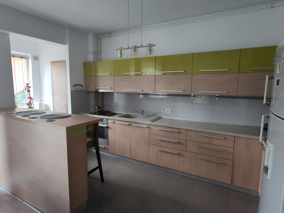 Vând apartament 3 camere