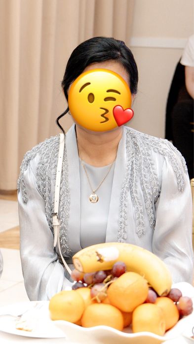 Платье с накидкой