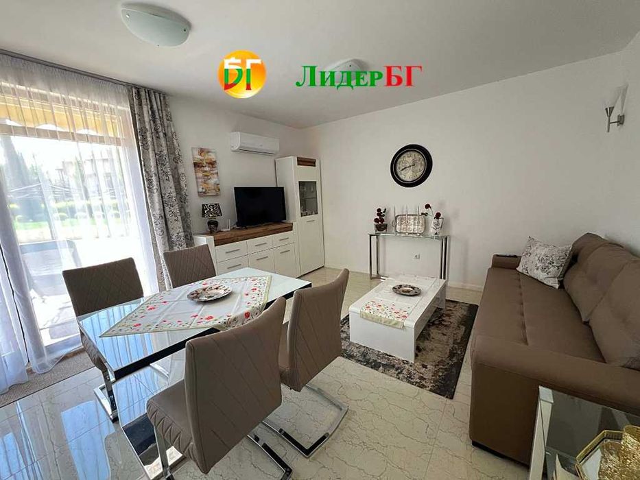 Луксозен тристаен апартамент с достъп до басейна в Романс Париж