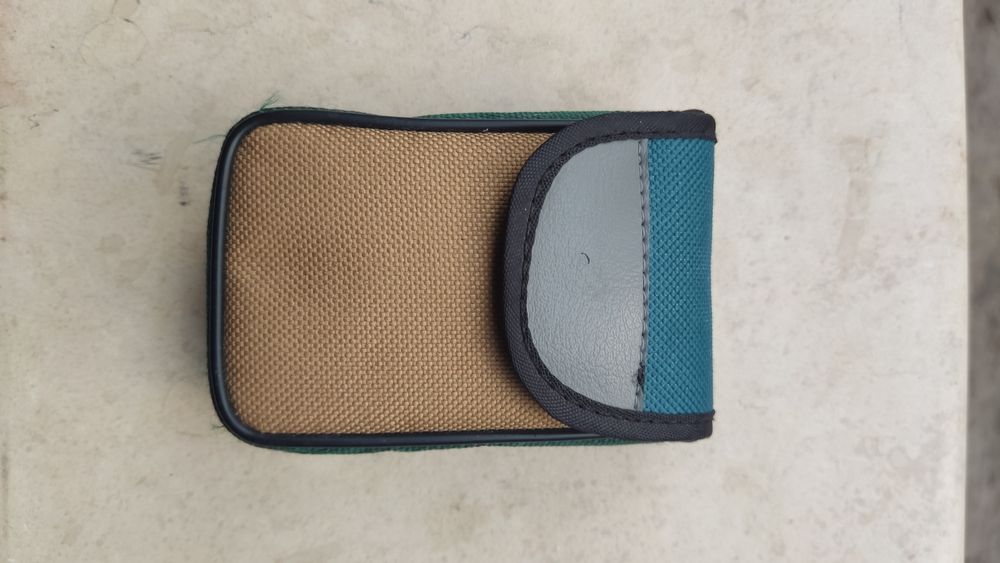 Малък бинокъл в калъфче