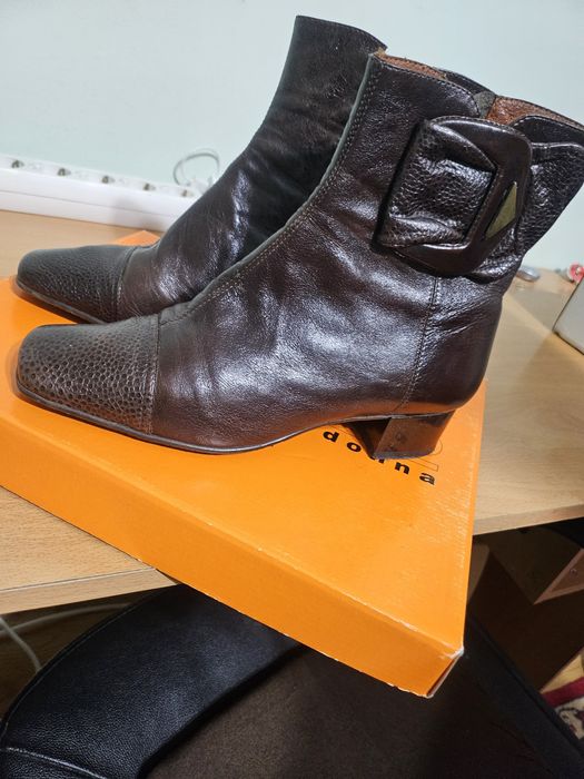 Vând ghete din piele