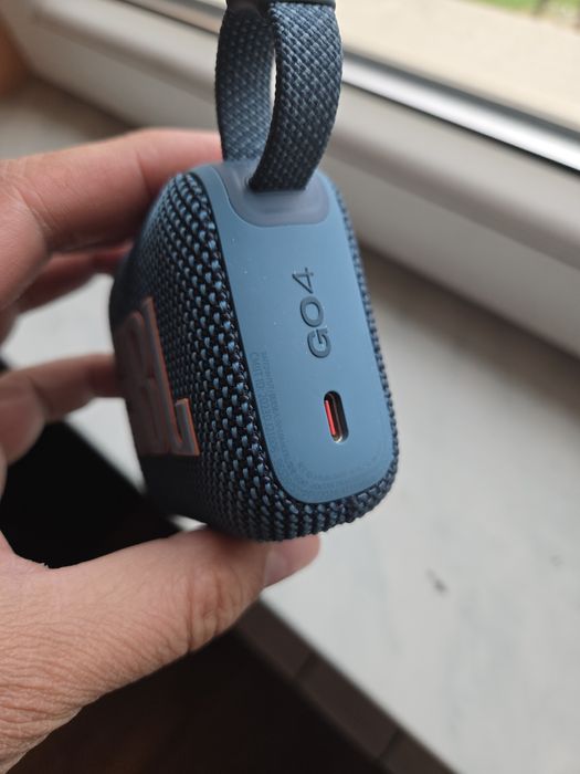 Блутут колонка JBL