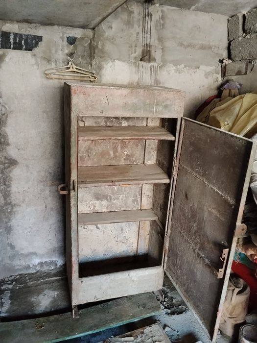 Продаётся сейф - шкаф для ключей