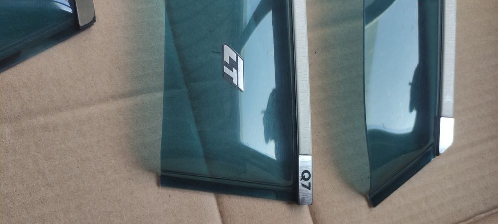 Продаются дефлекторы дверей.