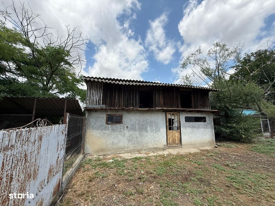 Casă de vânzare cu teren 3750 mp