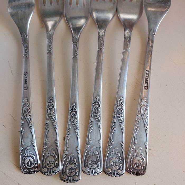 Продам вилки мельхиоровые  МНЦ 18шт.