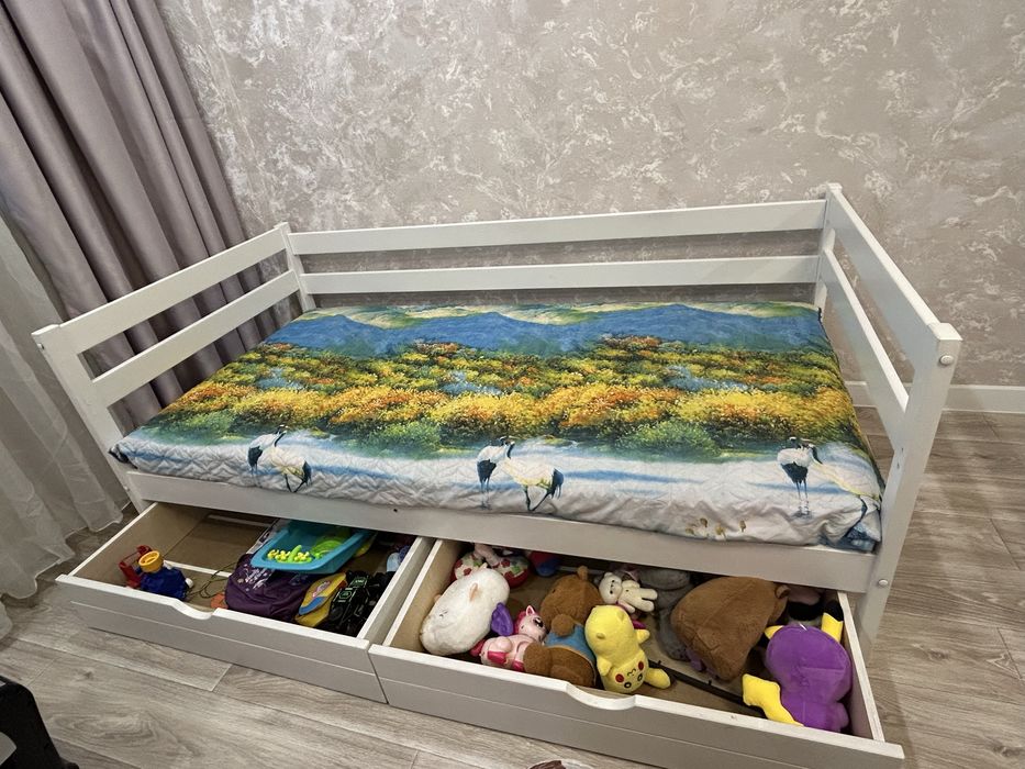 Детская кровать с ящиками