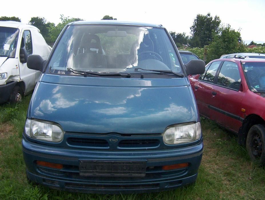 Продавам Nissan Serena 2.3 дизел на части.