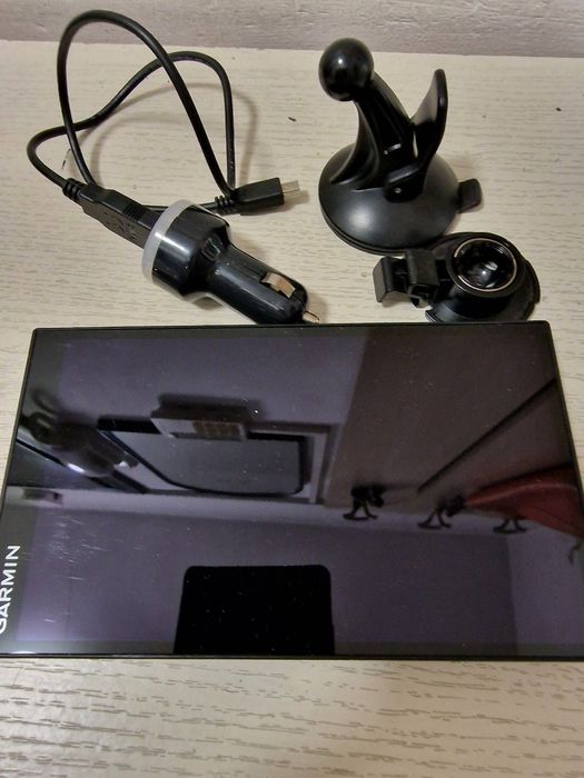 Навигация Garmin DriveSmart 61 LMT-S пълекомплект карти за цяла Европа