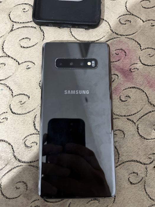 Samsung s10+.    .