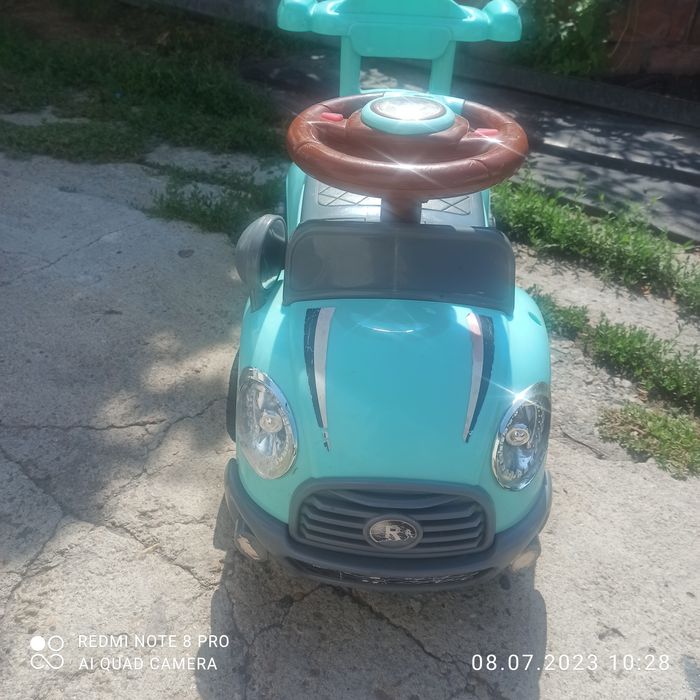 Продам машинку, 5000 тг модный цвет, для девочки,