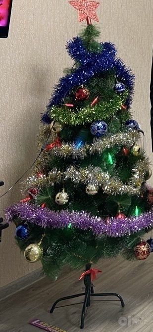 Продам б/у . Елка новогодняя с  игрушками и мишурой
