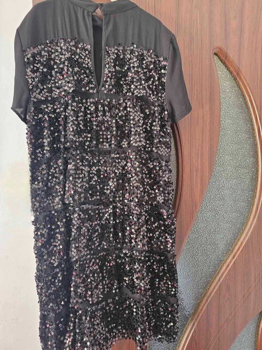Продавам рокля на Zara XS