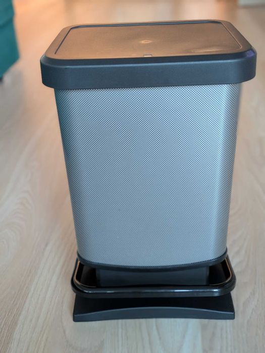 Cos de gunoi Delinia, din plastic, deschidere cu pedala, 20 L