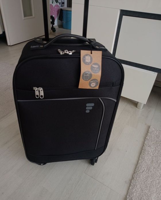 Vând troler 54 cm, produs de calitate superioara.