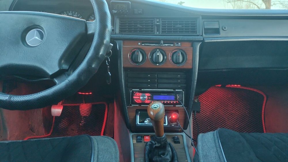 Продам Мерседес 190