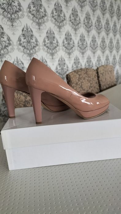 Продам женские туфли