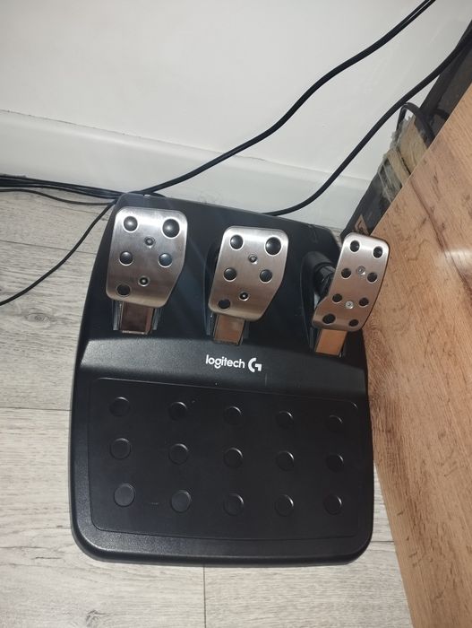 Продаётся Logitech g29