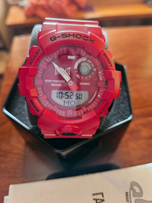 Часовник Casio, червен. Модел GBA-800EL-4AER