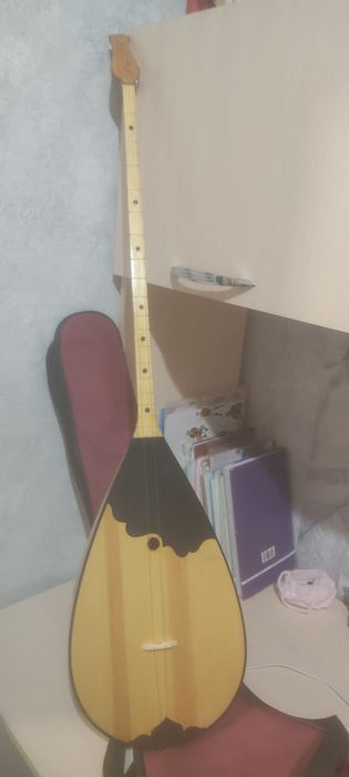 Продам домбыру за 20000, с чехлом