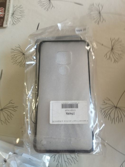 Чисто нови калъфи за телефони