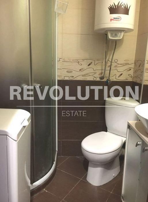 Дава се под наем Тристаен апартамент в Варна, Колхозен пазар - 70 кв.м за 478.38 € - Снимка #3