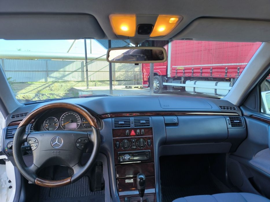 Mercedes Benz E class w210