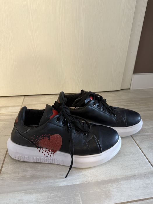 Love moschino обувки.Използвани