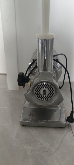 Masina de tocat carne Fama