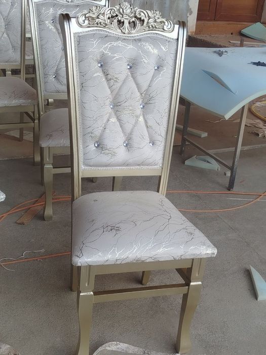 Sharof Rashidov tumani, Yaxtanlik maxallasida, yumshoq stol va stullar