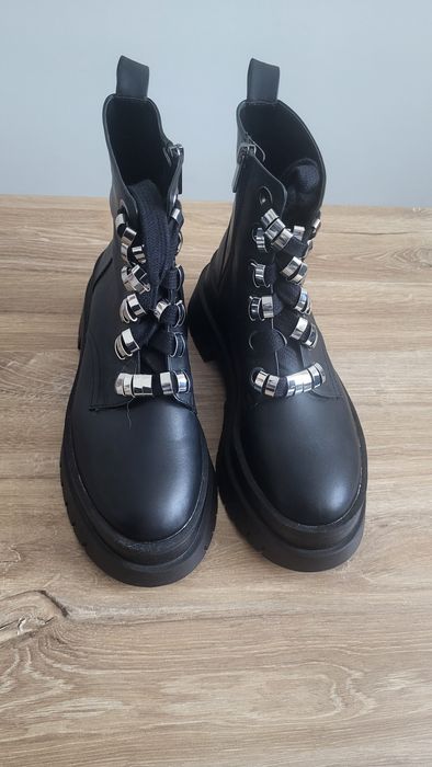 Botine Bershka cu platforma si șireturi, mărimea 37