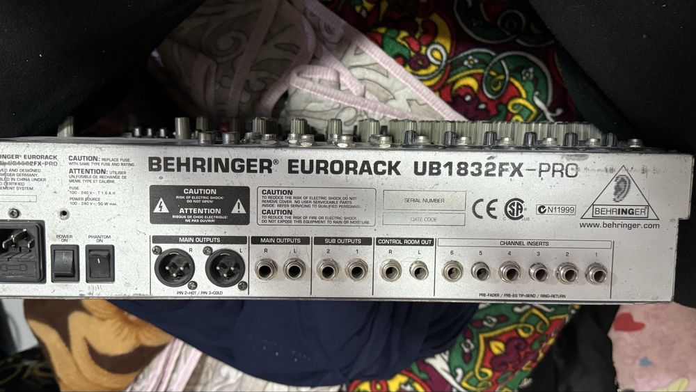 behringer 1832 b/u