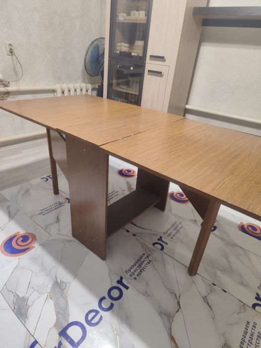 Стол книжка б/у срочно