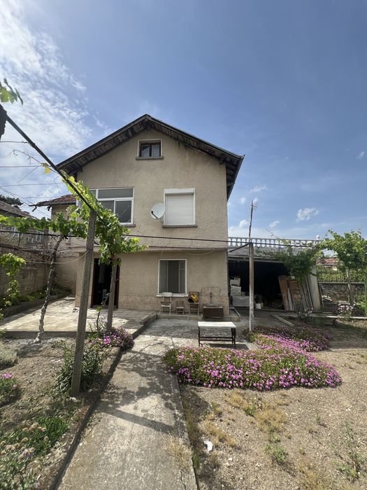 Продава се Къща в Пловдив, Център - 1233 кв.м за 112 €/кв.м - Снимка #1