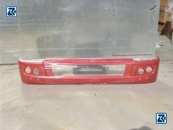 Бампер Howo пластиковый на тягач